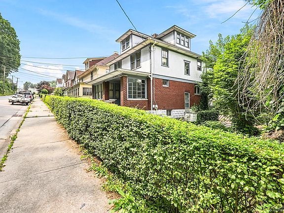 3rd image of 1128 Bedford St