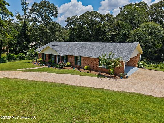 3rd image of 606 Pierce Rd