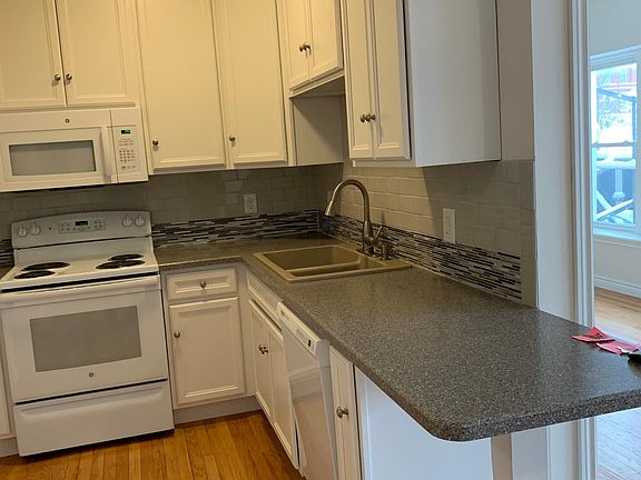 2nd image of 319 E Grand River Ave APT 1