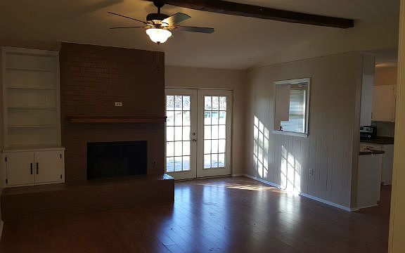 2nd image of 2402 Leslie St