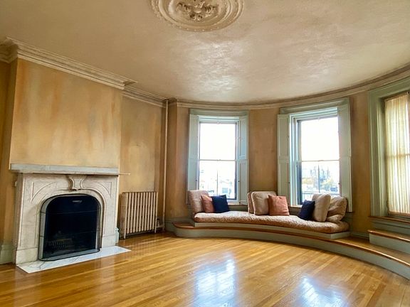 2nd image of 52 Monument Ave #3/4