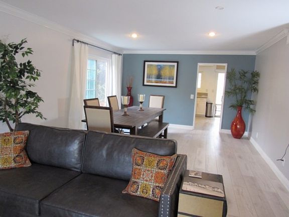 5th image of 4402 E Constitution Ave