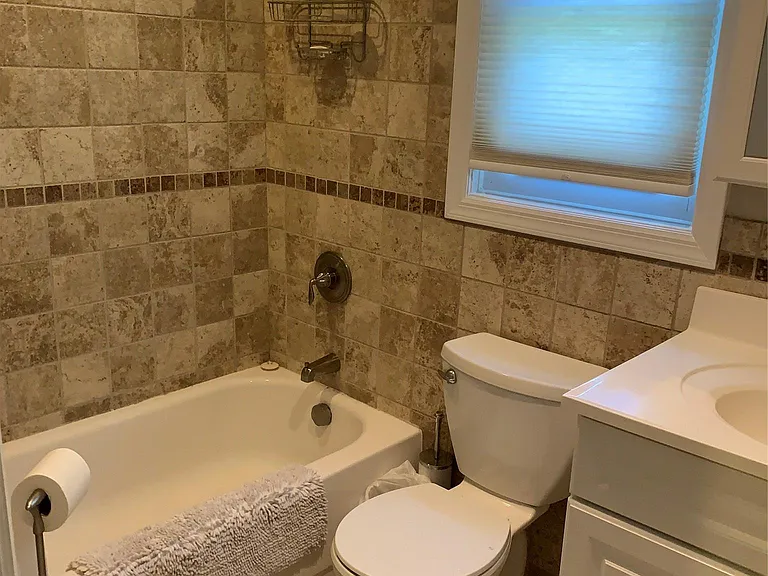 10 Oxford Dr #10 — Photo 16