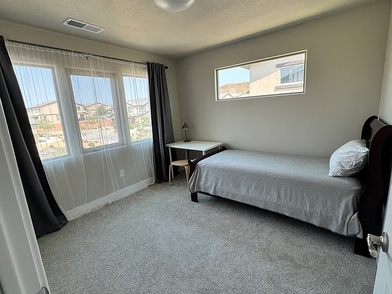 456 N 480 W — Photo 24