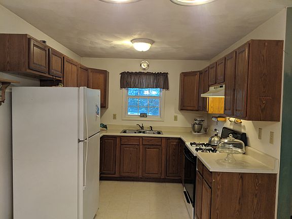 5th image of 1022 N Market St