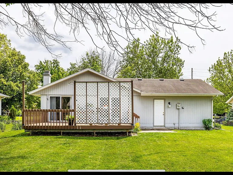 1410 NW Pebble Dr — Photo 2