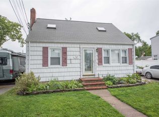 366 N Erie Ave, Lindenhurst, NY 11757
