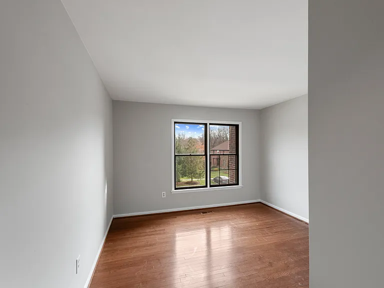 20 Rhodes Pl — Photo 18