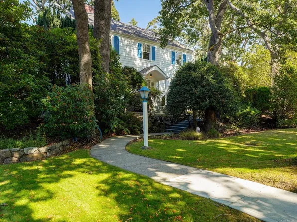 1310 Rockland Ave, Victoria, BC V8S 1V5