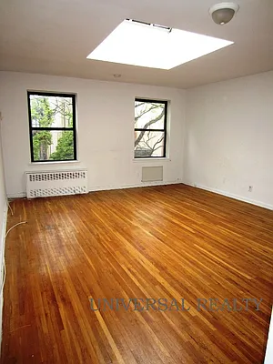 Rented by Universal Realty Group | media 8