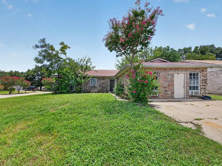 210 Nettletree St — Photo 4