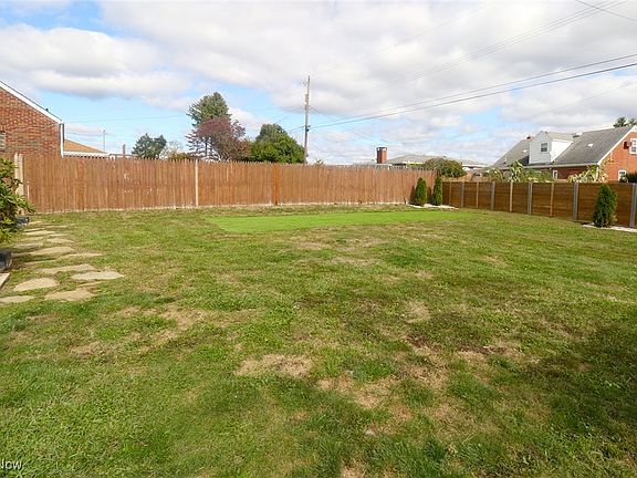 5th image of 378 Westwood Dr