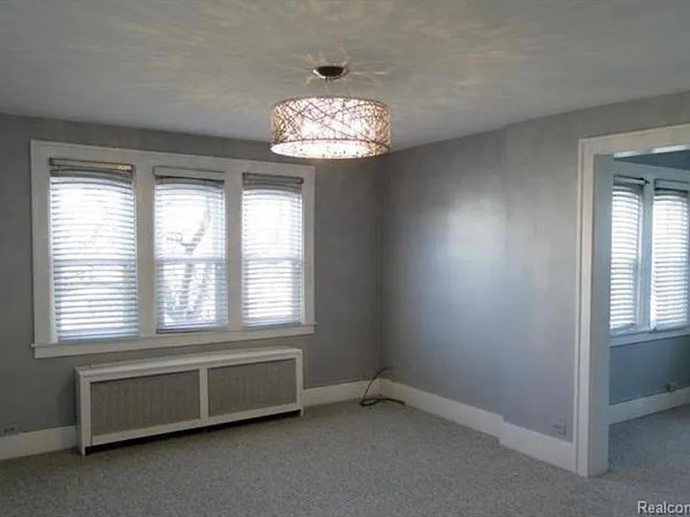 315 W 6th St #5 — Photo 2