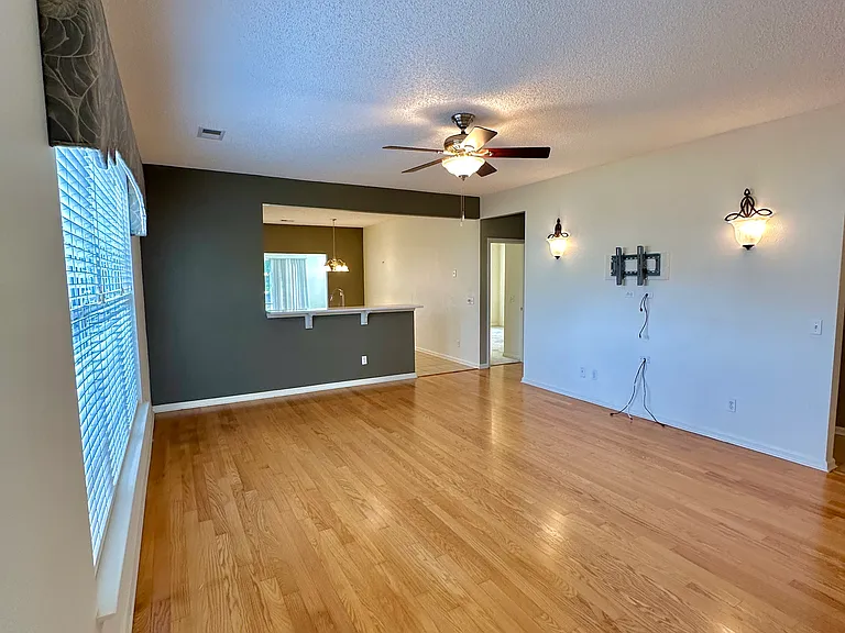 1 Pomegranate Ln — Photo 1