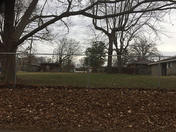 Large Fenced Back Yard