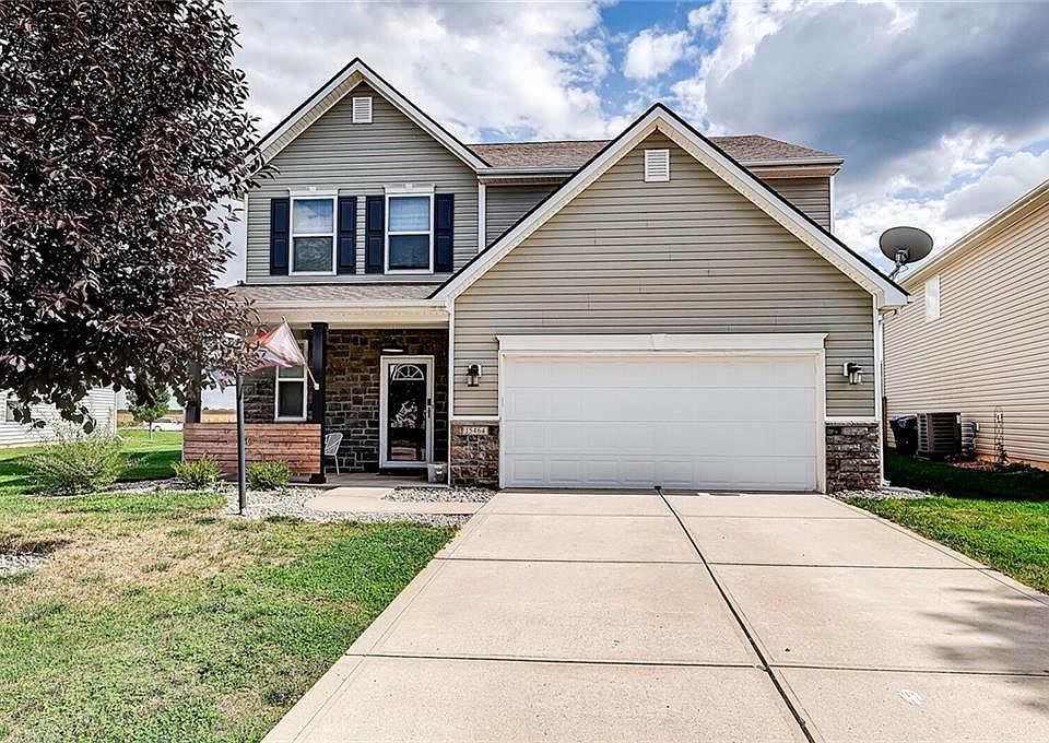 1st image of 15464 Old Pond Cir