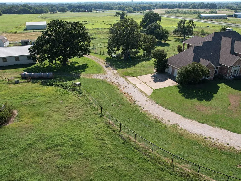 5700 FM 424 — Photo 6