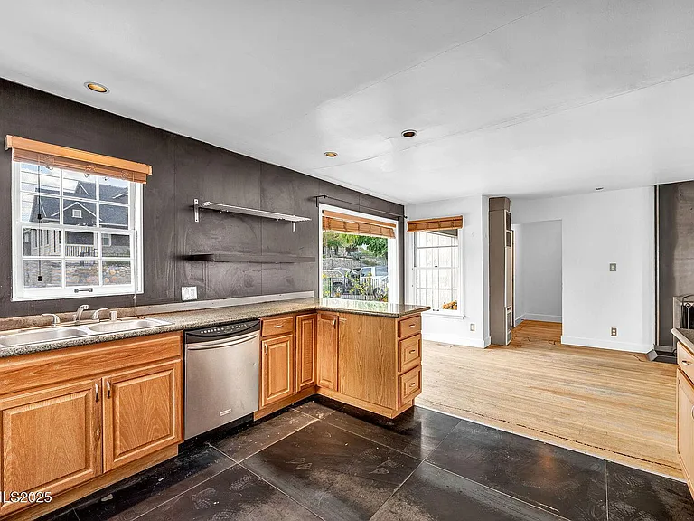 343 Mount Rose St #1 — Photo 8