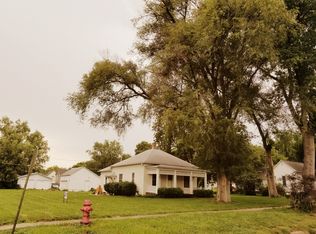 540 Grandview Ave, Gretna, NE 68028