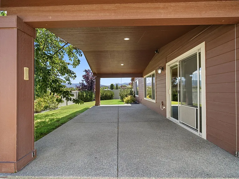 20119 E Glenbrook Ave — Photo 2