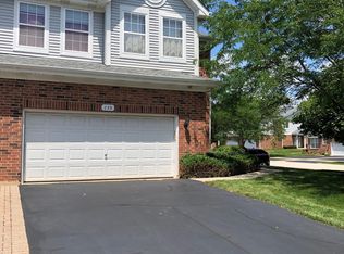 135 Chestnut Hills Cir, Burr Ridge, IL 60527