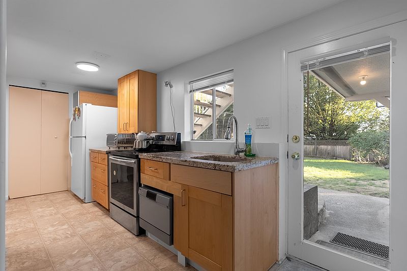 North Vancouver House for rent - 2 Bedrooms — photo 2