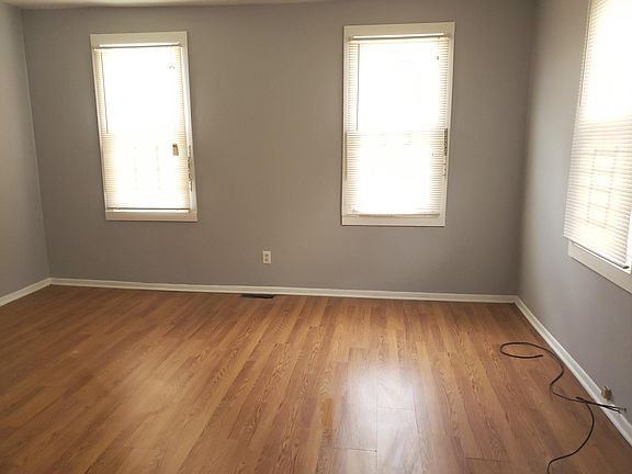 4th image of 3325 E 49th St