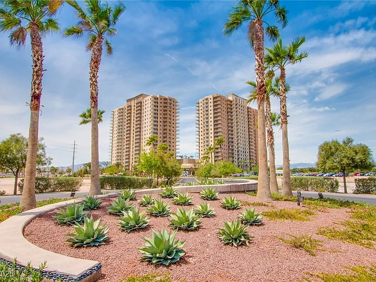 8255 Las Vegas Blvd S #1702 — Photo 2