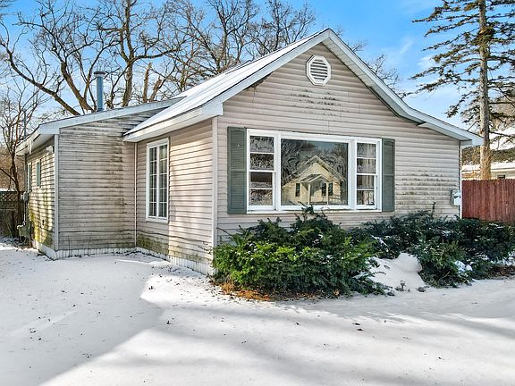 3rd image of 1323 Catherine Ave