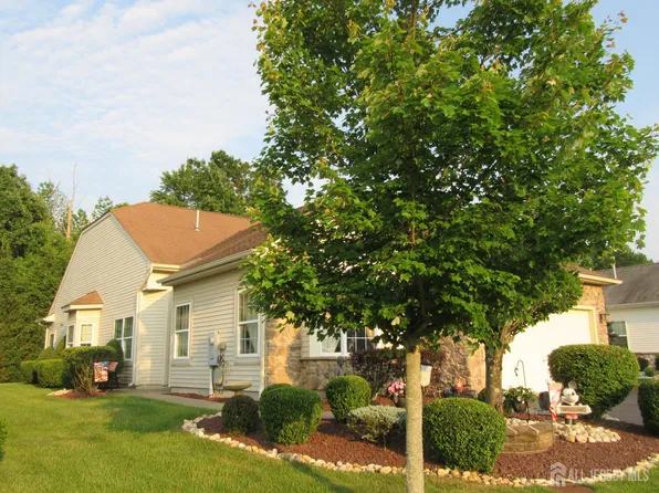 263 Valencia Dr, Monroe Township, NJ 08831