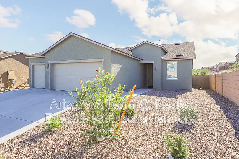 3 bed, 2.0 bath, 1400 sqft, $1,895 — Photo 1