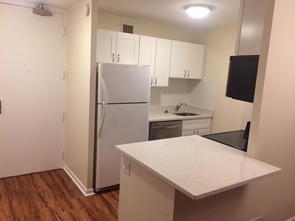 3rd image of 4343 N Clarendon Ave APT 2503
