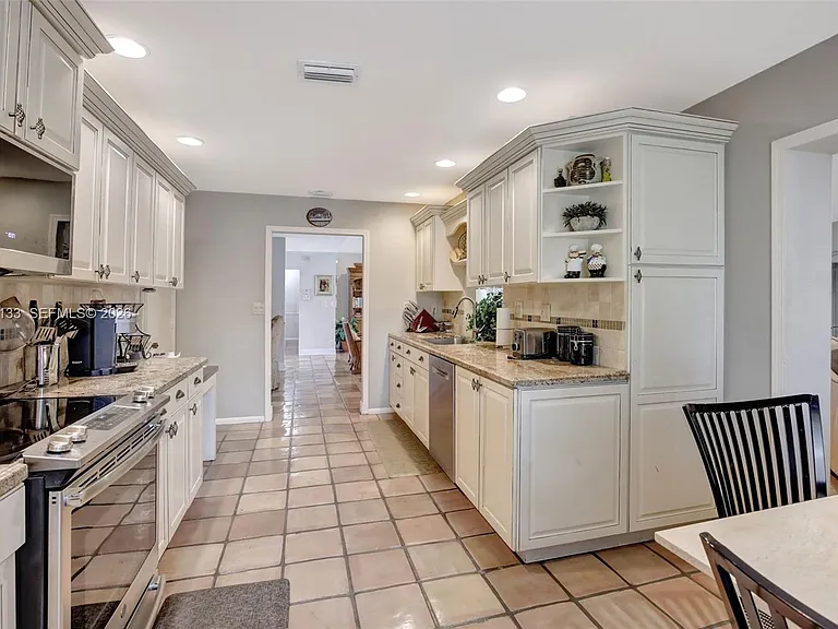 5320 SW 21st Ct — Photo 15