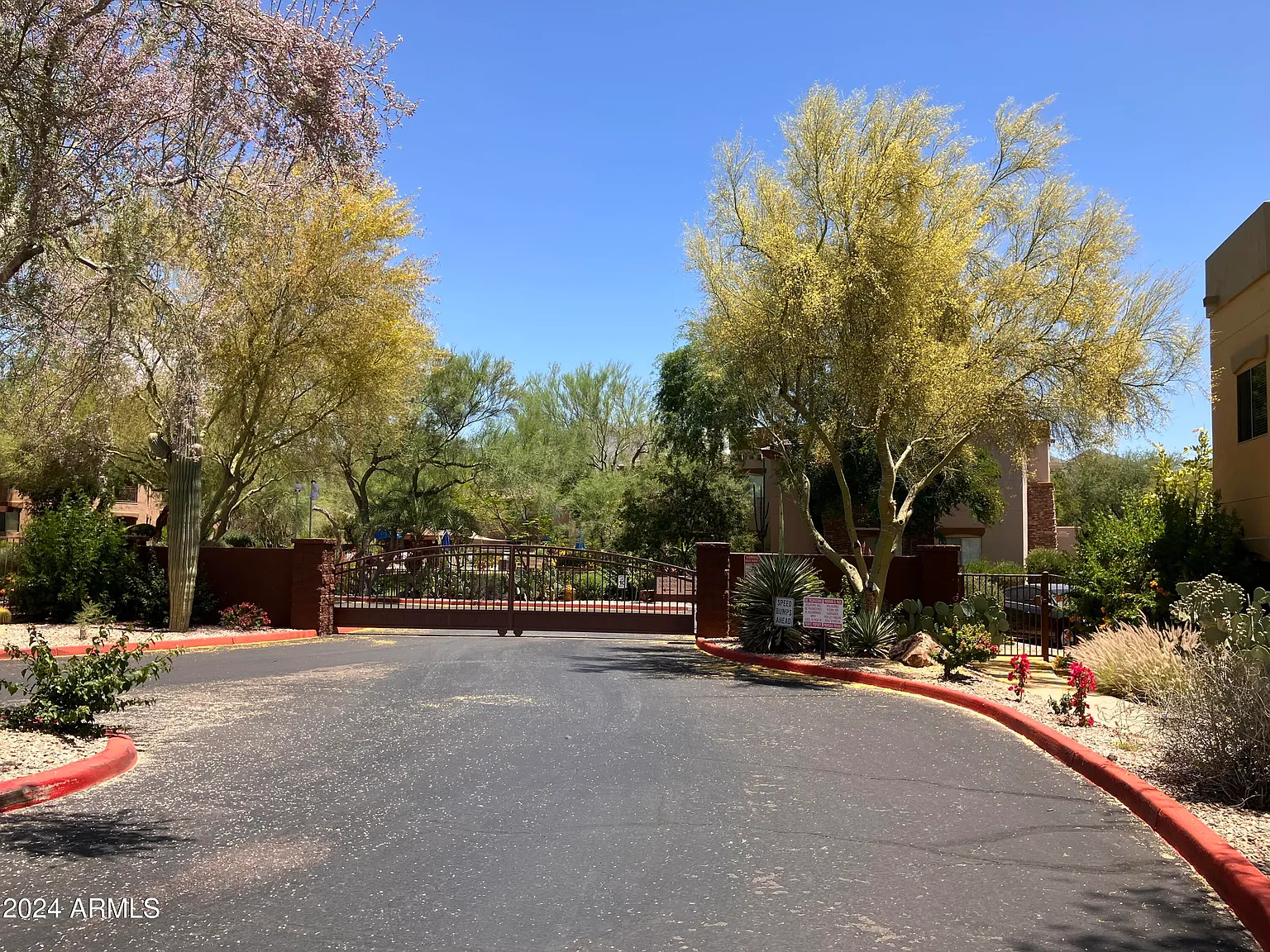 2 bed, 2.0 bath, 1298 sqft, $2,300 — Photo 4