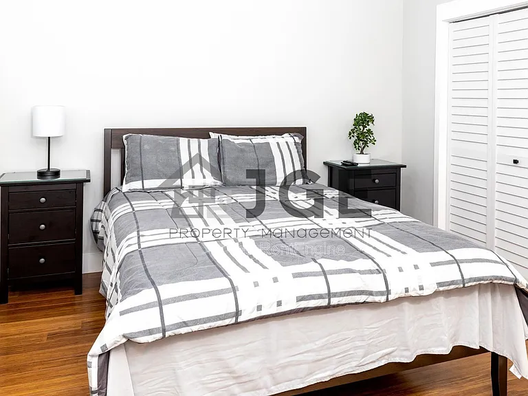 270 NE 191st St #103 — Photo 16