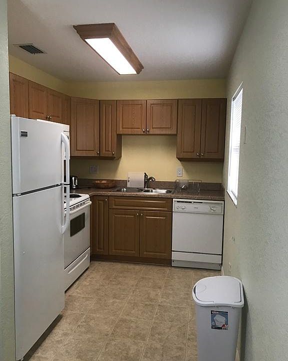 1st image of 20 Pine Arbor Ln