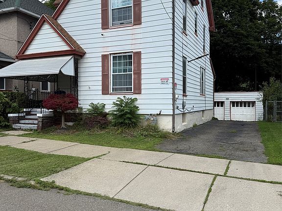 2nd image of 12 Field St
