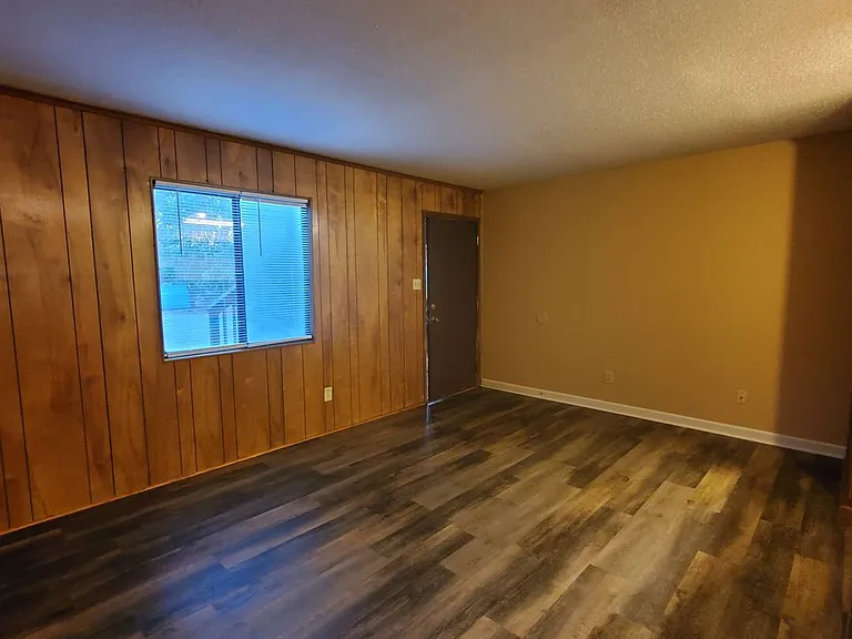 301 E Ann St — Photo 1