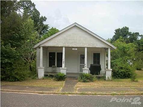 Welcome to 6741 Madison St. Milton, Florida. This home is just right for single person or small fami