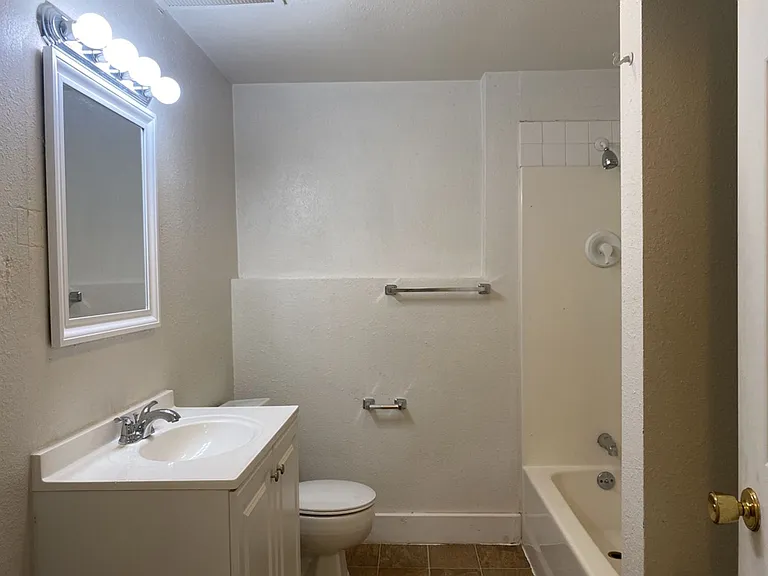 524 N Frey Ave #B — Photo 20