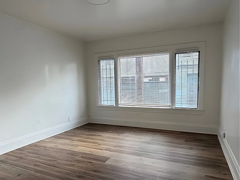 531 W 5th St — Photo 9
