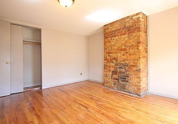 5th image of 521 Lafayette Ave #3