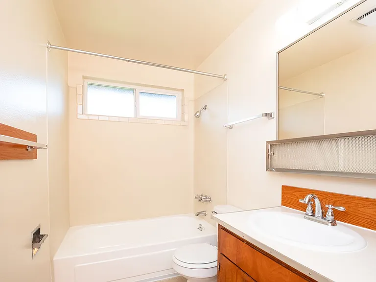 4645 SE King Rd — Photo 7