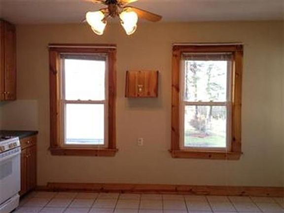 3rd image of 129 Thacher St #129