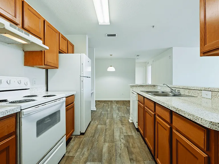 Camri Green Apartments — Photo 11
