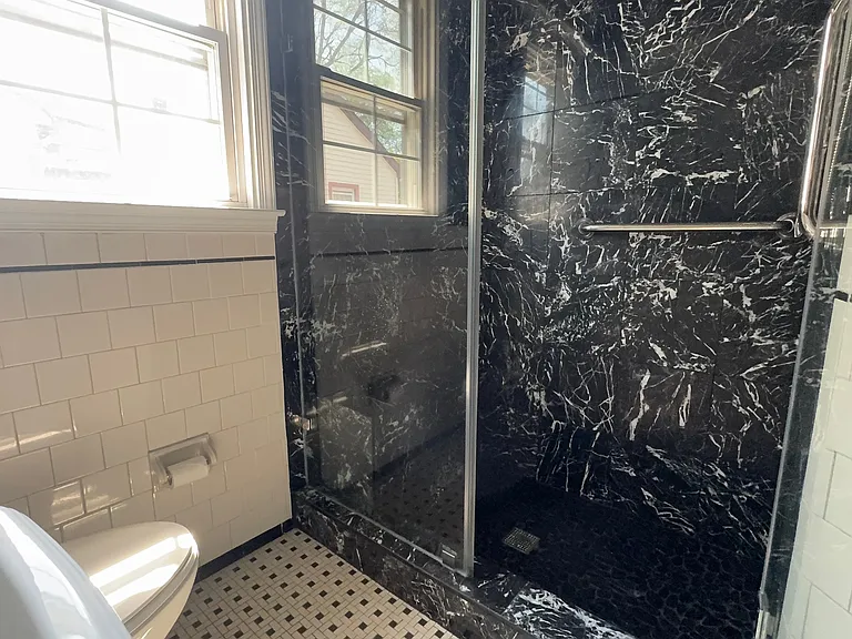 533 Morris Ave — Photo 14