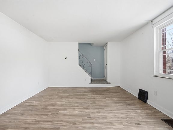 3rd image of 1219 Circle Dr