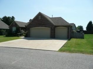 4974 Lighthouse Springs Dr, Grove, OK 74344