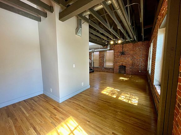 5th image of 1820 Washington St