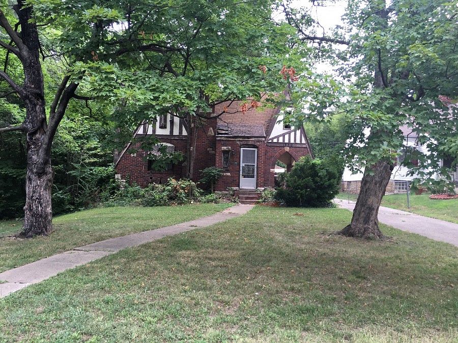 1st image of 1330 E 73rd St